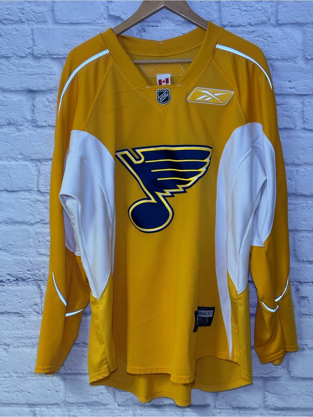 Vintage St. Louis Blues Jersey Mens 58 Yellow NHL Hockey CCM Rebook #17